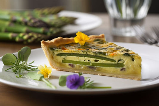 Gruyère ve taze otlar ile kuşkonmaz quiche